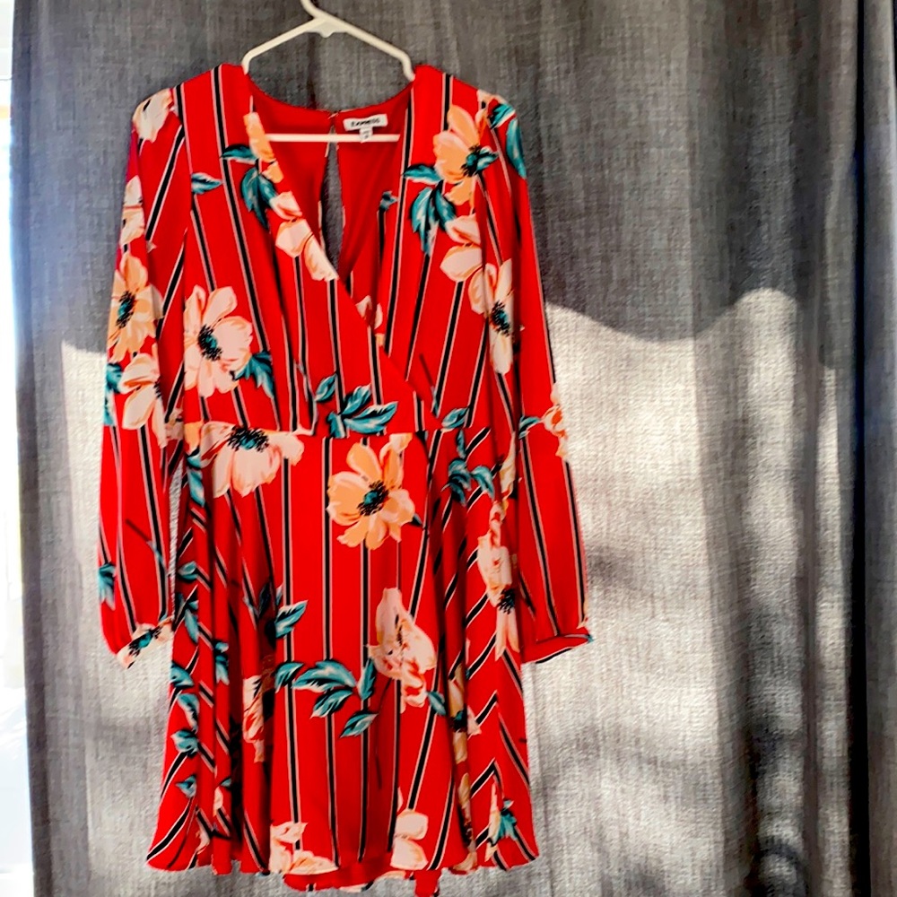 beautiful bright spring or summer Express dress so perfect for any occasion!